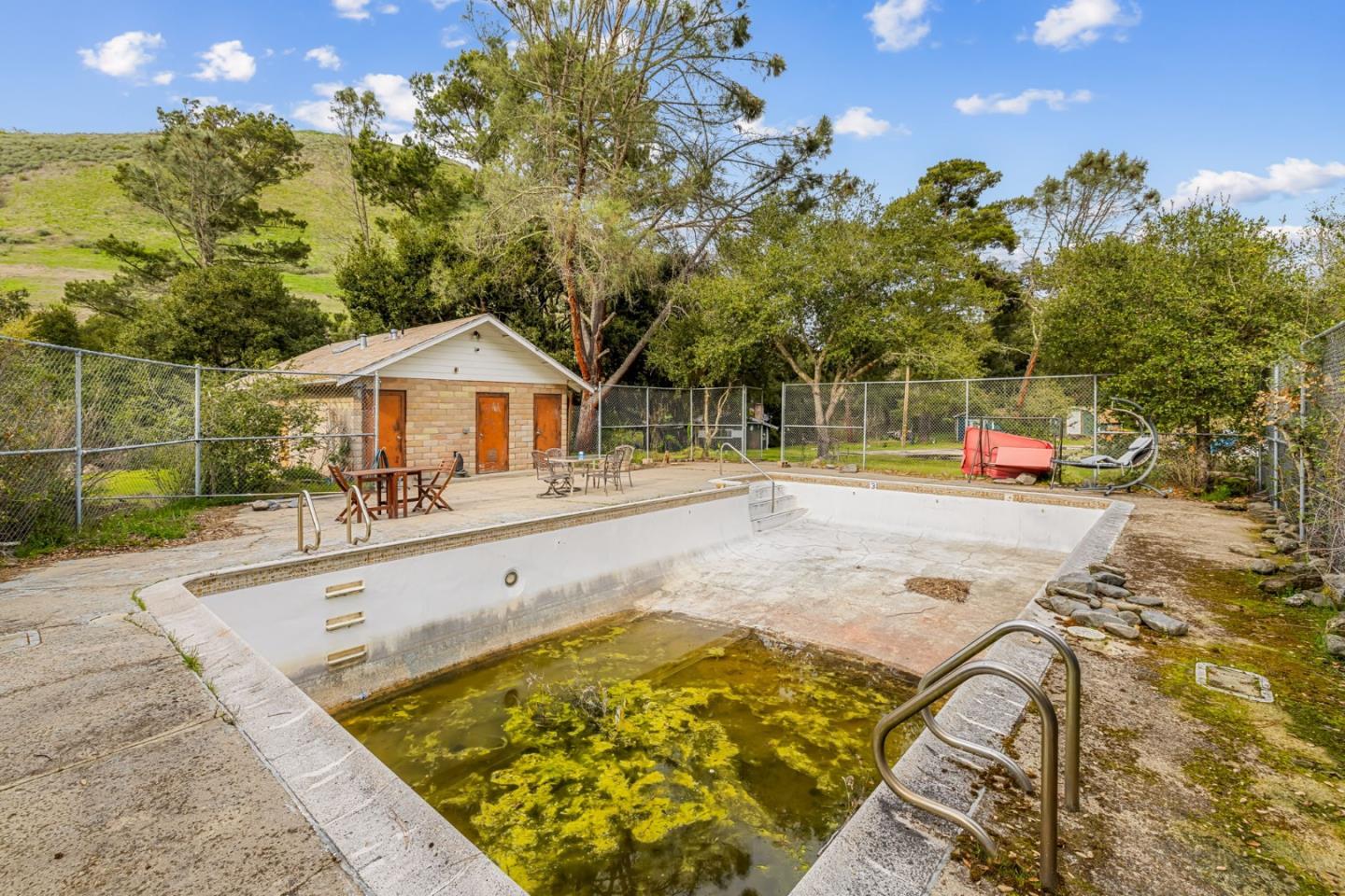 28750 Underwood Road Salinas, CA 93908 - Photo 25 of 71 a house with swimming pool in front of it