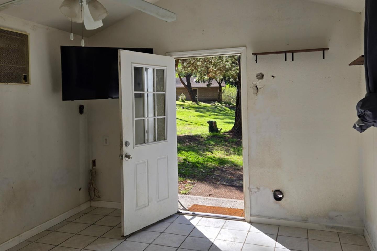 28750 Underwood Road Salinas, CA 93908 - Photo 61 of 71 a view of entryway door