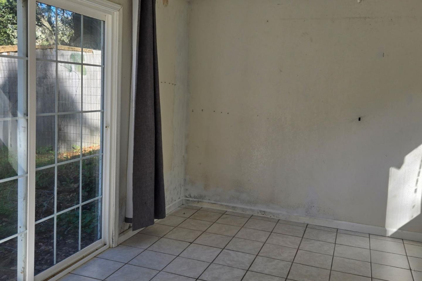 28750 Underwood Road Salinas, CA 93908 - Photo 70 of 71 a view of an empty room with window