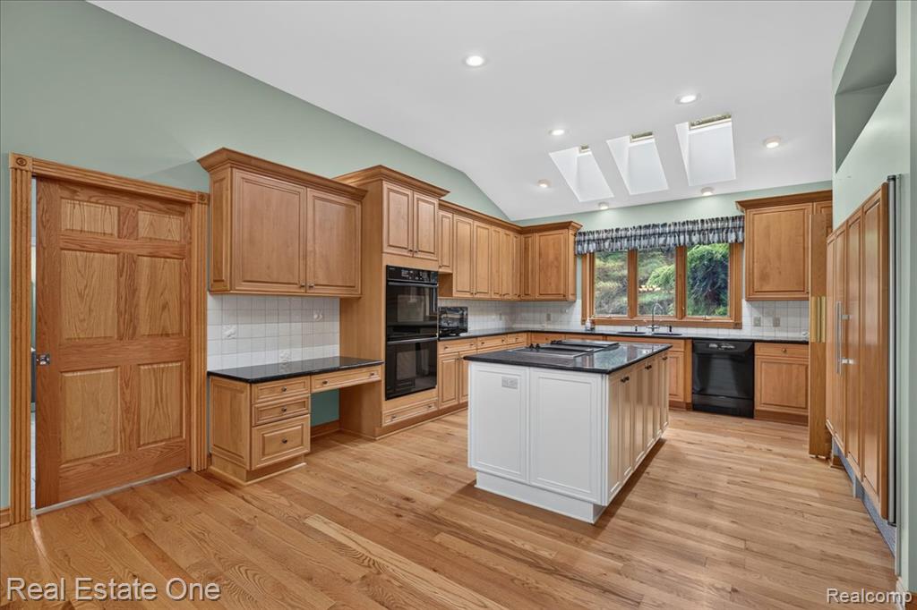425 Courtney Road Leonard, MI 48367 - Photo 23 of 89 Gallery Image 23