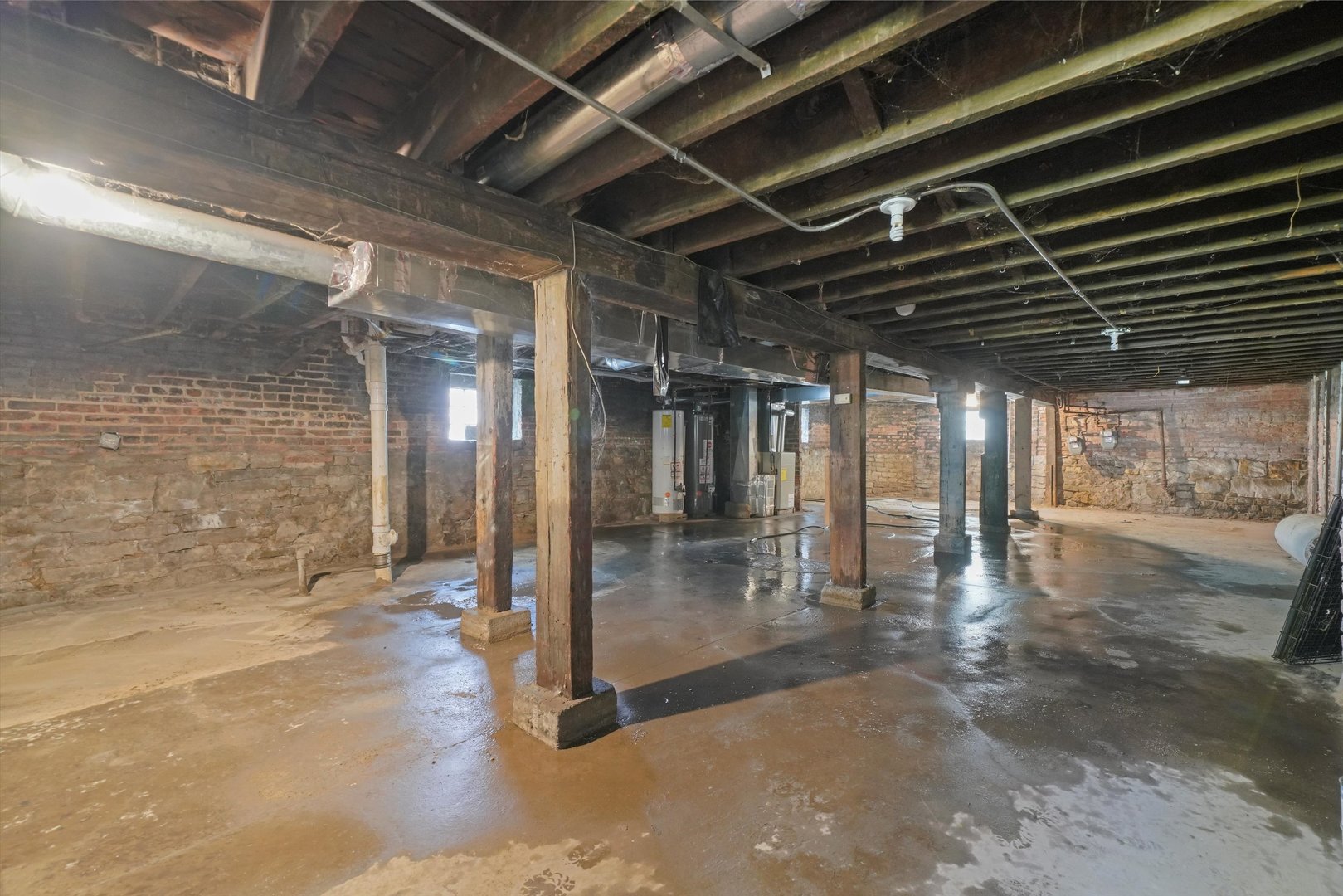 6600 South Marquette Road Chicago, IL 60637 - Photo 29 of 42 a view of empty room with wooden floor