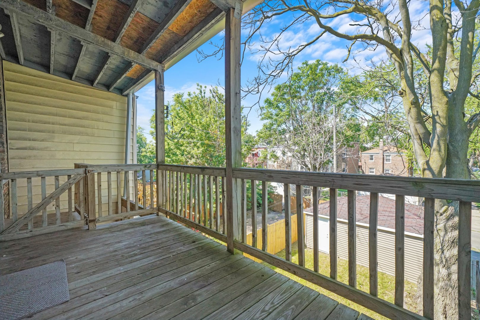 6600 South Marquette Road Chicago, IL 60637 - Photo 31 of 42 a view of a wooden balcony