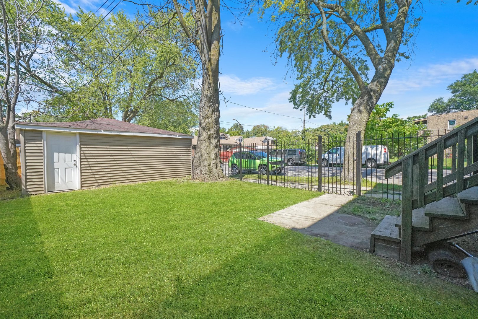 6600 South Marquette Road Chicago, IL 60637 - Photo 35 of 42 a view of a backyard with a garden and entertaining space