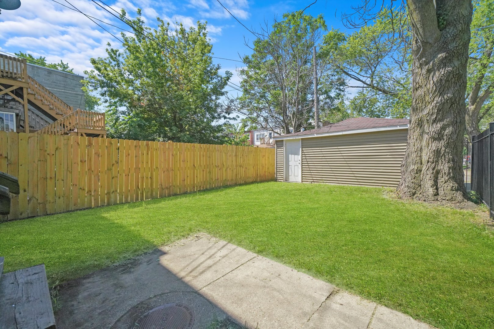 6600 South Marquette Road Chicago, IL 60637 - Photo 36 of 42 a view of a backyard with a large tree