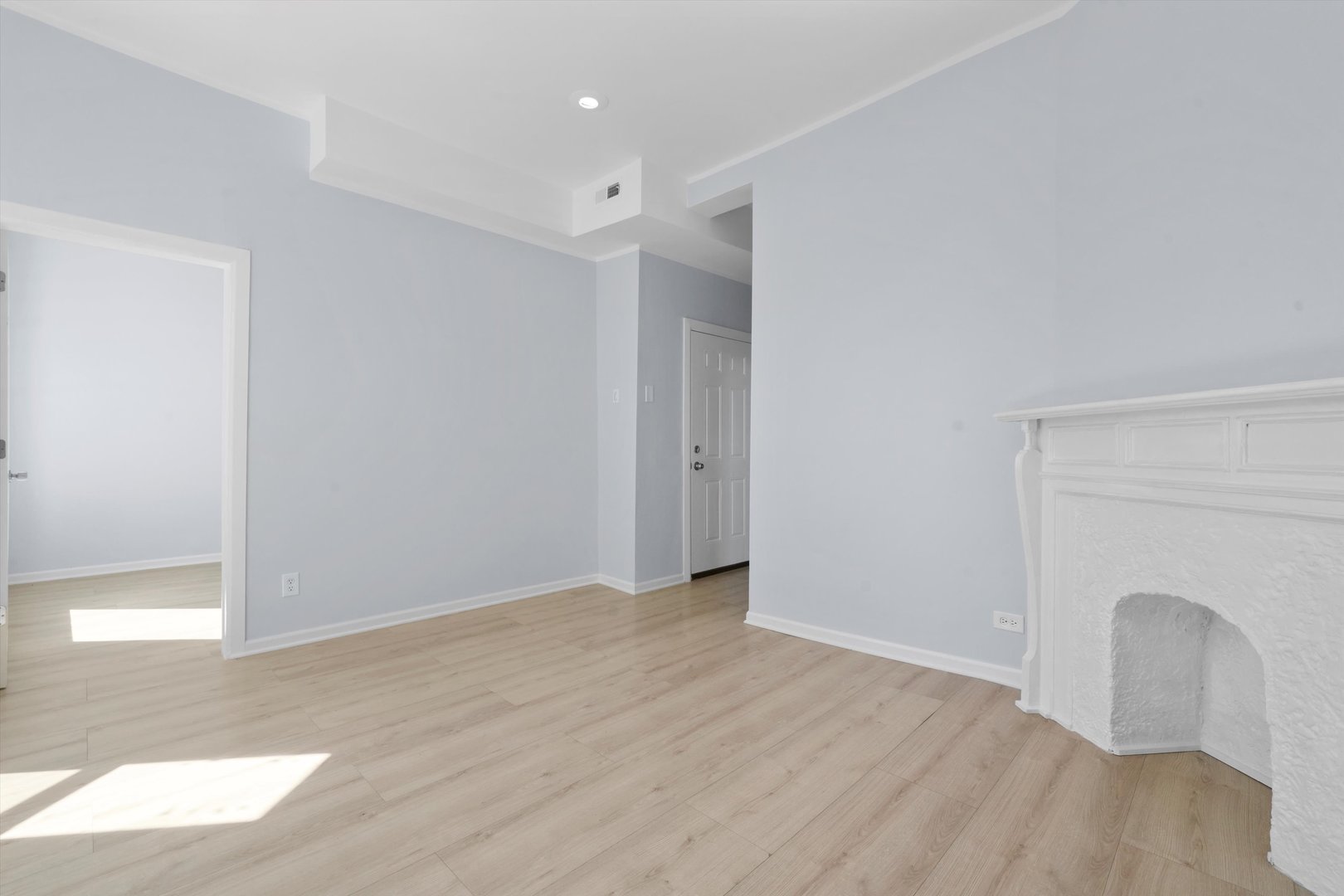 6600 South Marquette Road Chicago, IL 60637 - Photo 6 of 42 a view of an empty room with wooden floor and a window