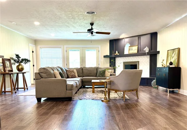 $410,000 | 3811 Carter Creek Parkway, Bryan, TX 77802