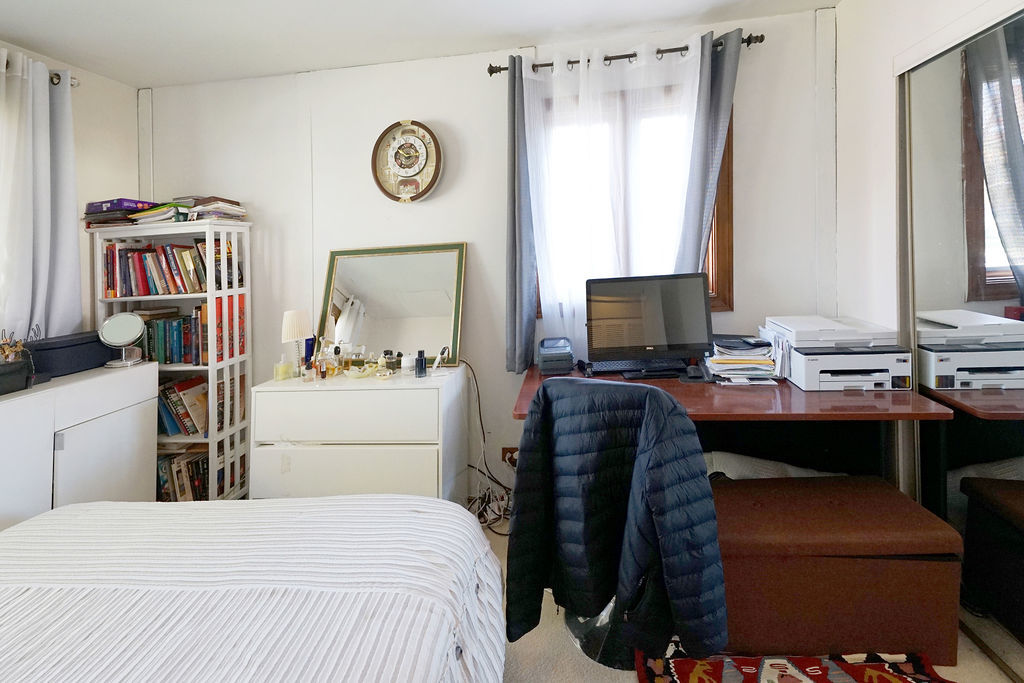 2503 Fulle Street Rolling Meadows, IL 60008 - Photo 15 of 17 a bedroom with a bed and a television