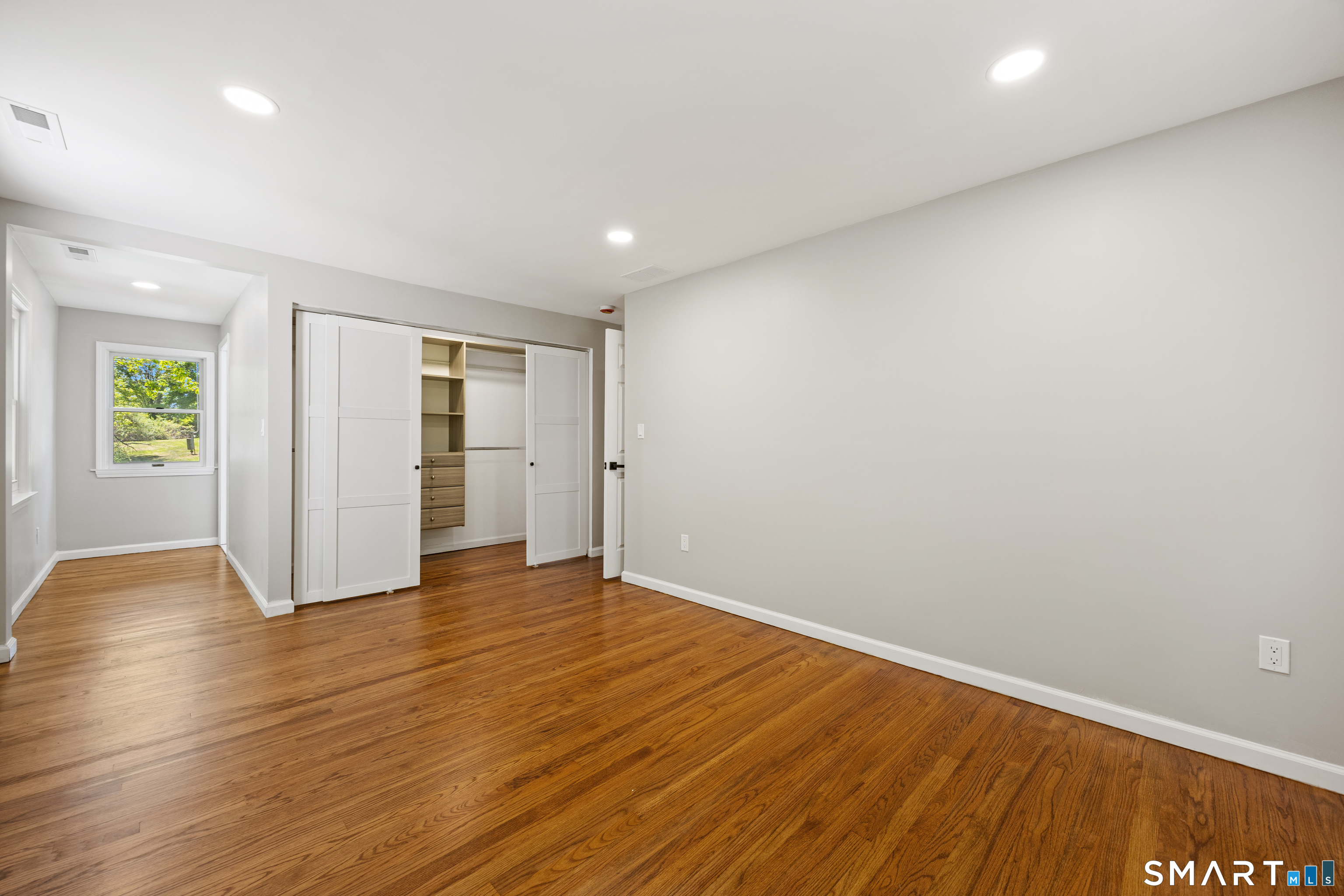 1044 Dunbar Hill Road Hamden, CT 06514 - Photo 22 of 36