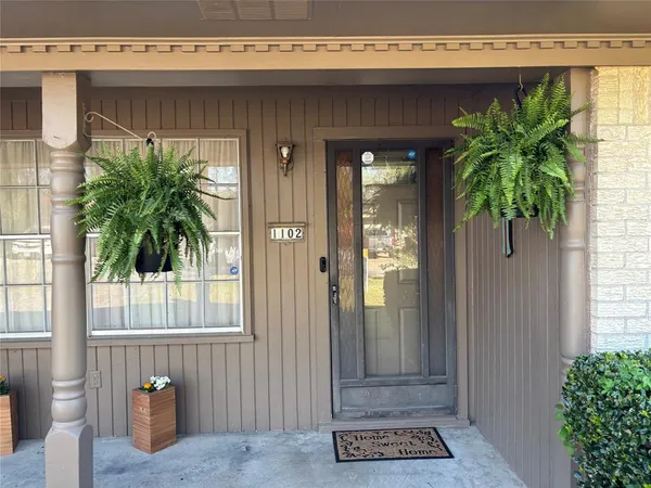 $225,000 | 1102 Anthony Drive, Ennis, TX 75119