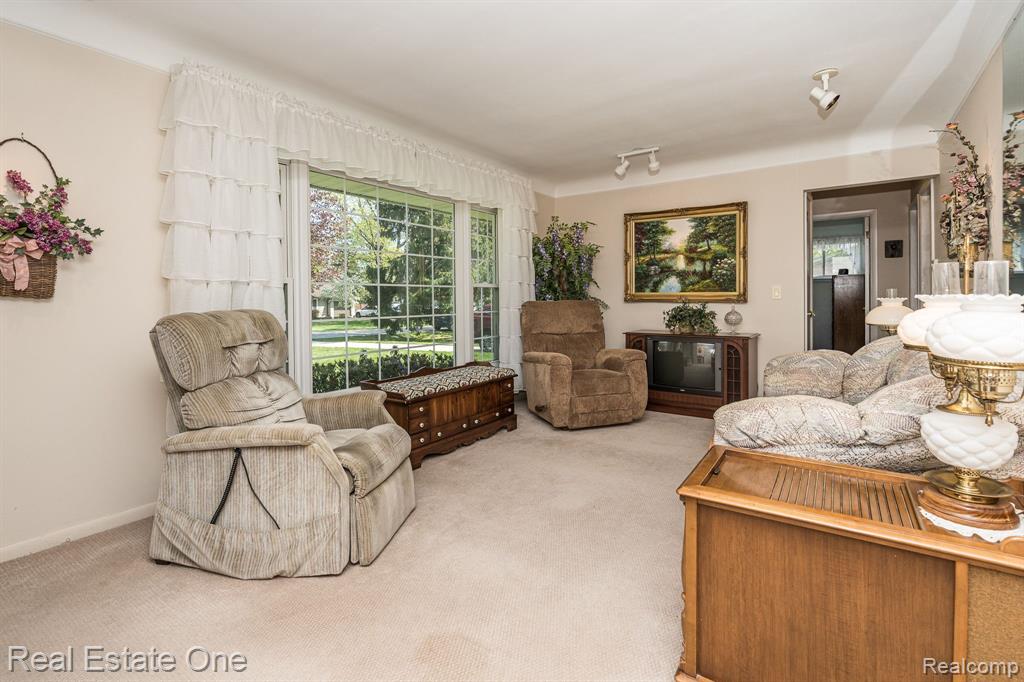 129 Texas Avenue Rochester Hills, MI 48309 - Photo 11 of 50