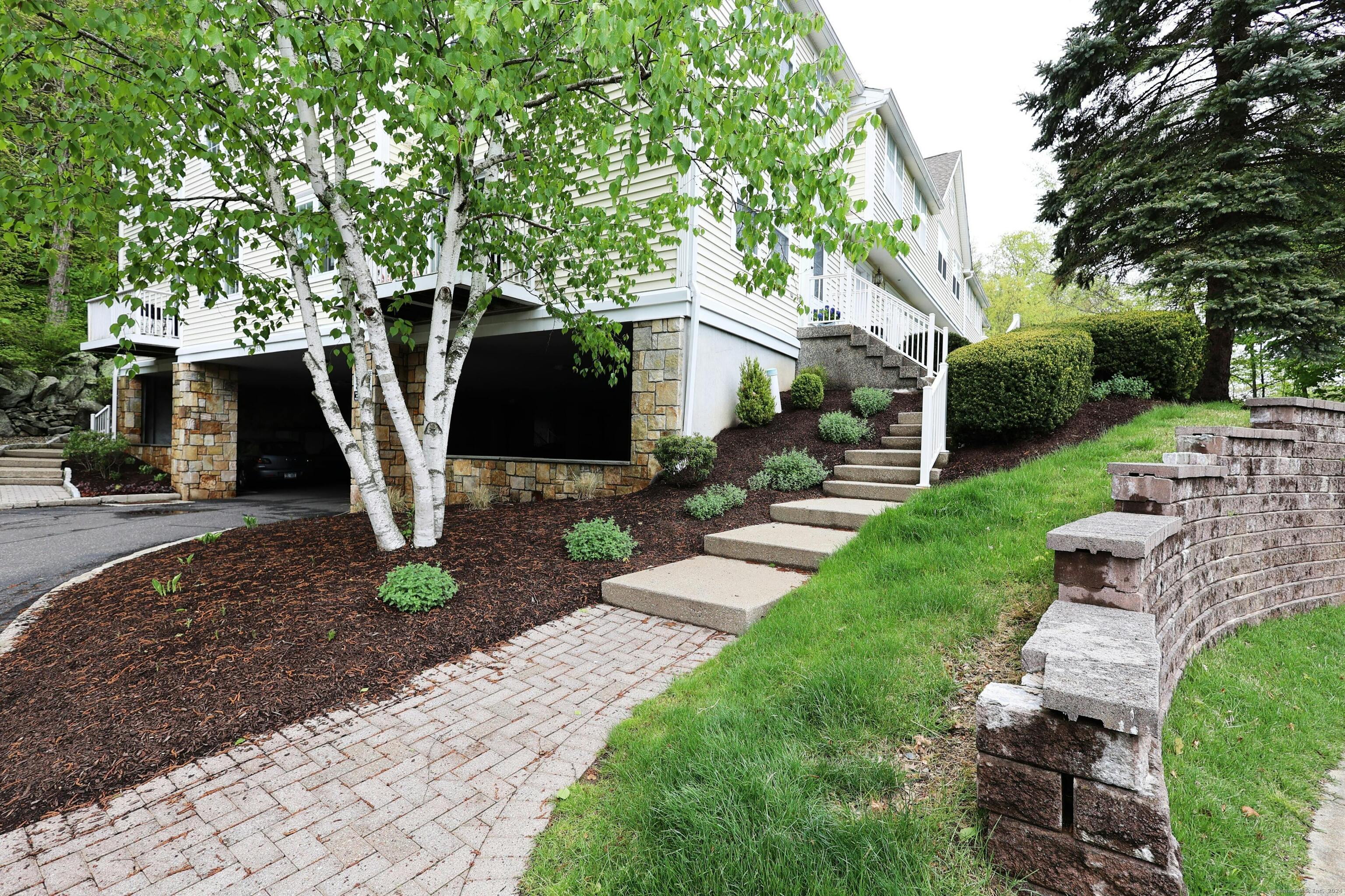 633 Danbury Road, Unit 22 Ridgefield, CT 06877 - Photo 3 of 30