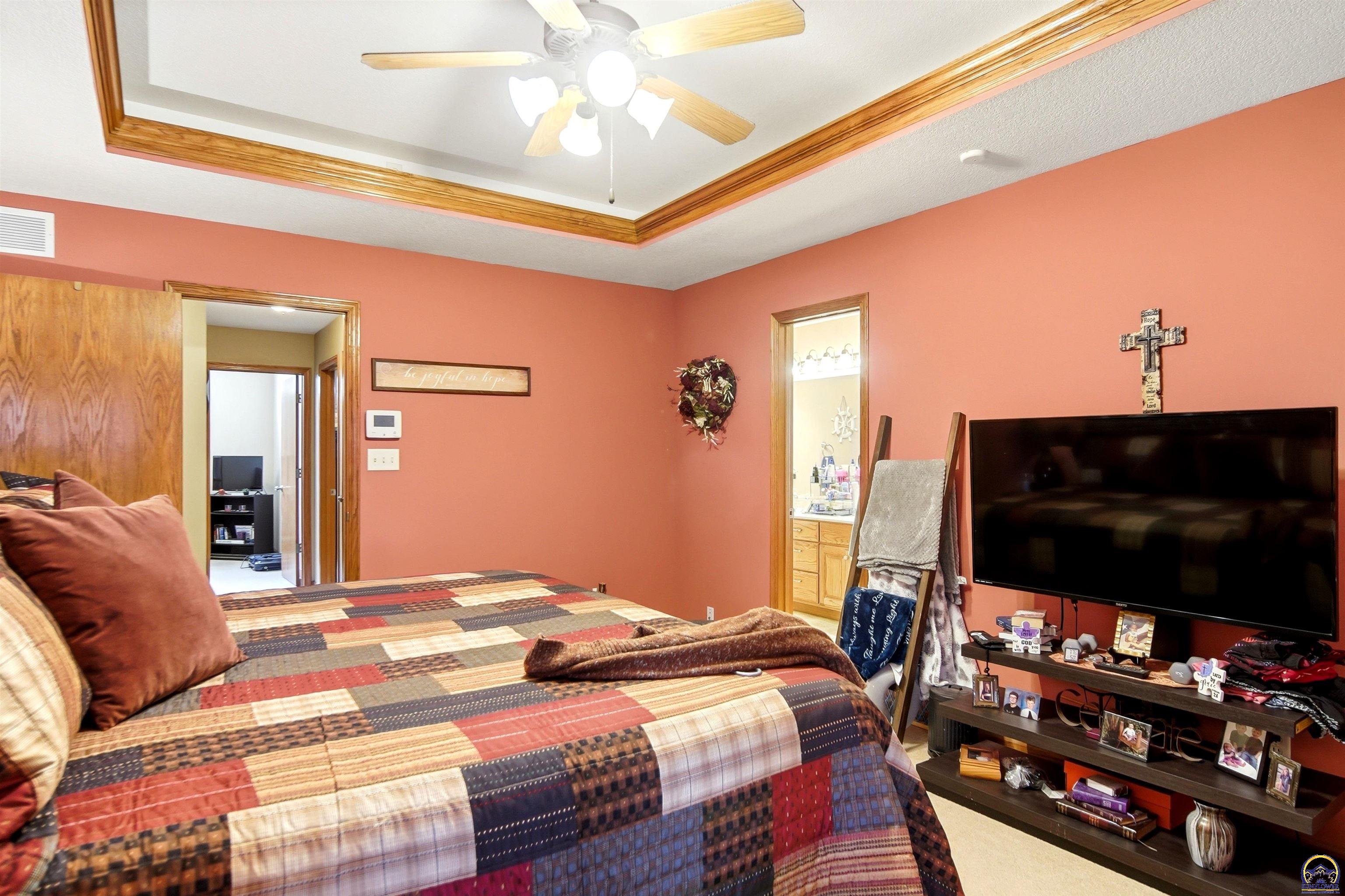 5045 Northwest Rochester Road Topeka, KS 66618 - Photo 16 of 31