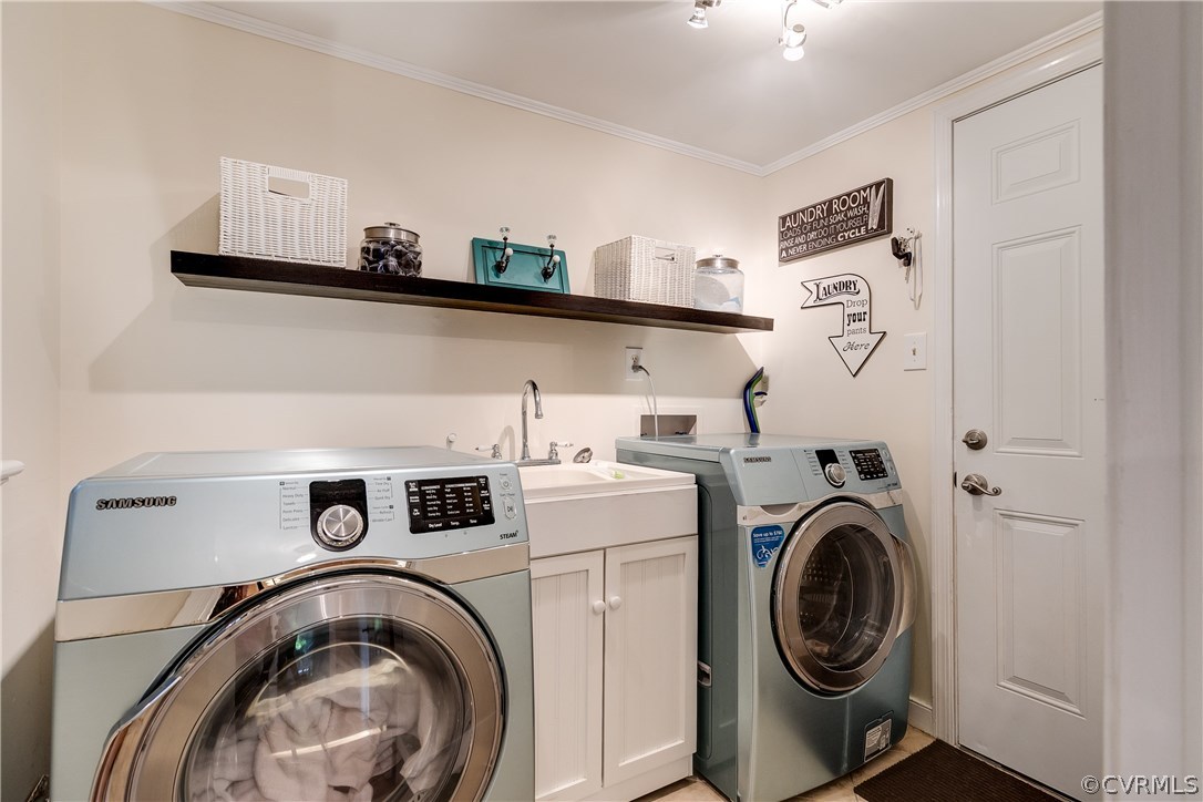 13507 Queensgate Road Midlothian, VA 23114 - Photo 20 of 45 a utility room with dryer and washer