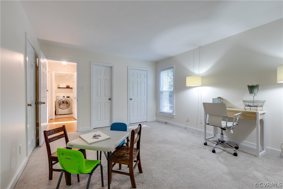13507 Queensgate Road Midlothian, VA 23114 - Photo 22 of 45 a workspace with furniture and a window