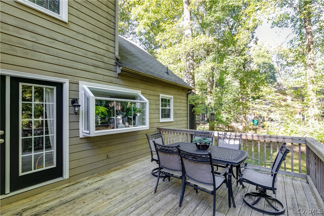 13507 Queensgate Road Midlothian, VA 23114 - Photo 40 of 45 a view of a house with backyard and sitting area
