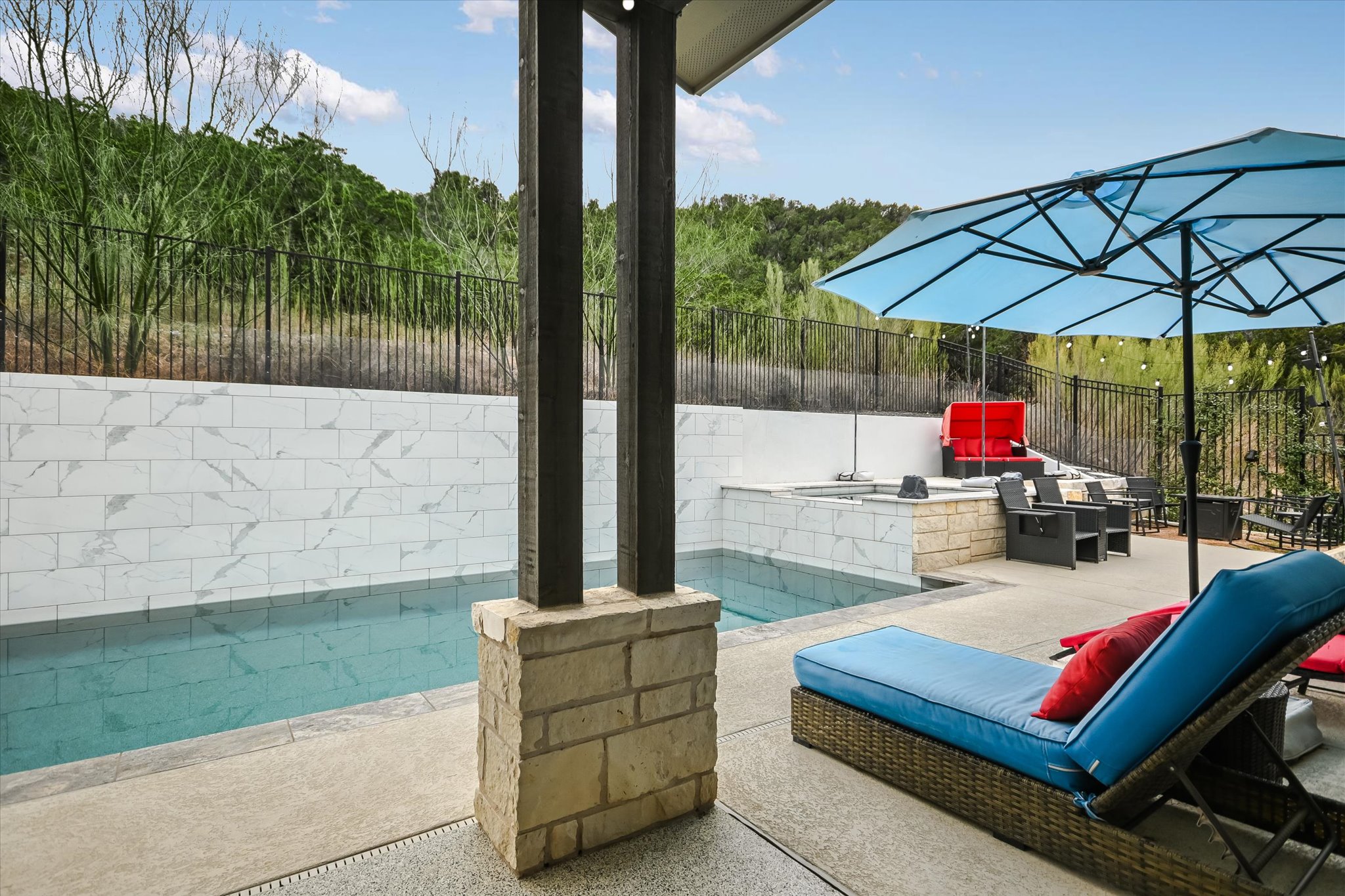 501 Anfield Circle Austin, TX 78738 - Photo 3 of 36