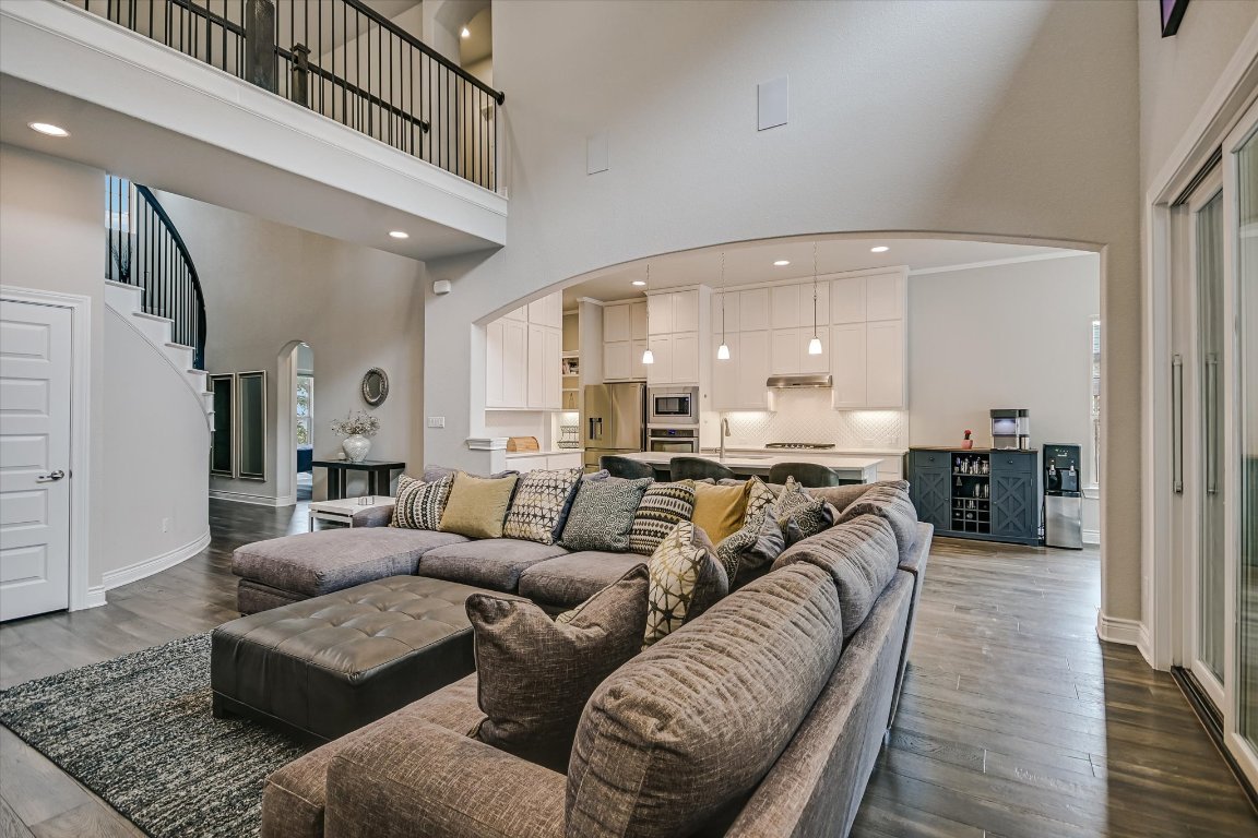 501 Anfield Circle Austin, TX 78738 - Photo 6 of 36