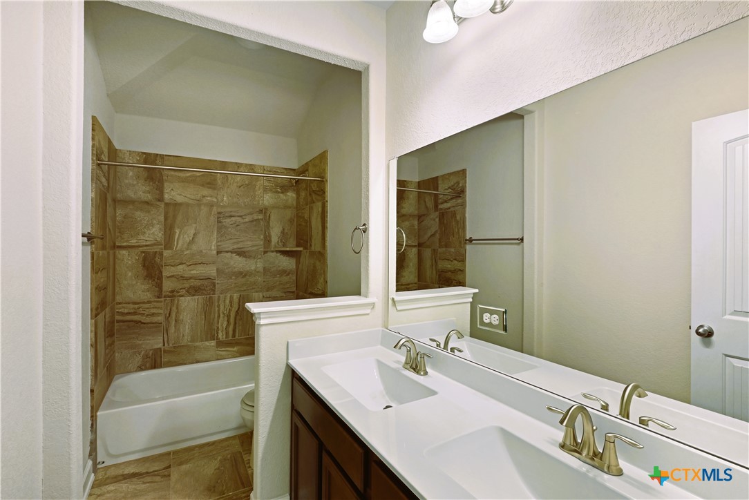 513 Concerto Ct Spring Branch Spring Branch, TX 78070 - Photo 20 of 22 Bathroom upstairs