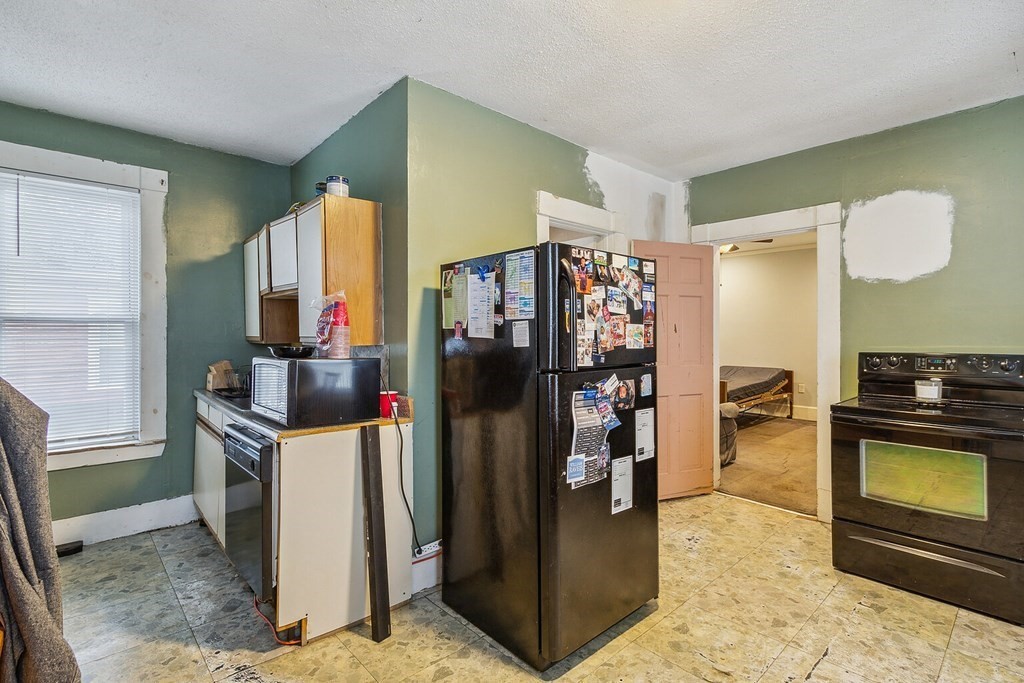 98 Princeton Street Springfield, MA 01109 - Photo 5 of 15 Gallery Image 5