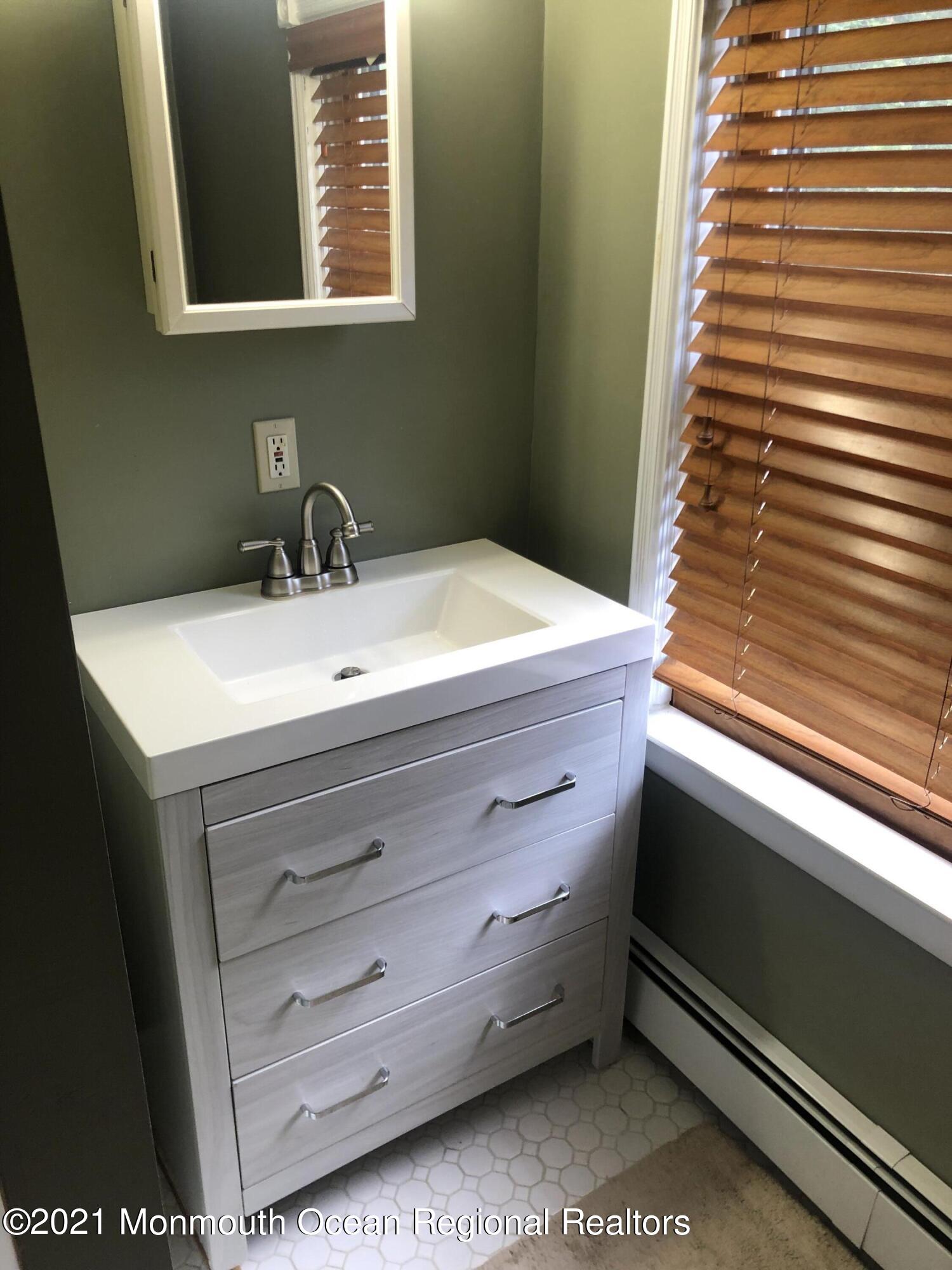 113 Bethany Road Holmdel, NJ 07733 - Photo 6 of 12 BethanyBathb