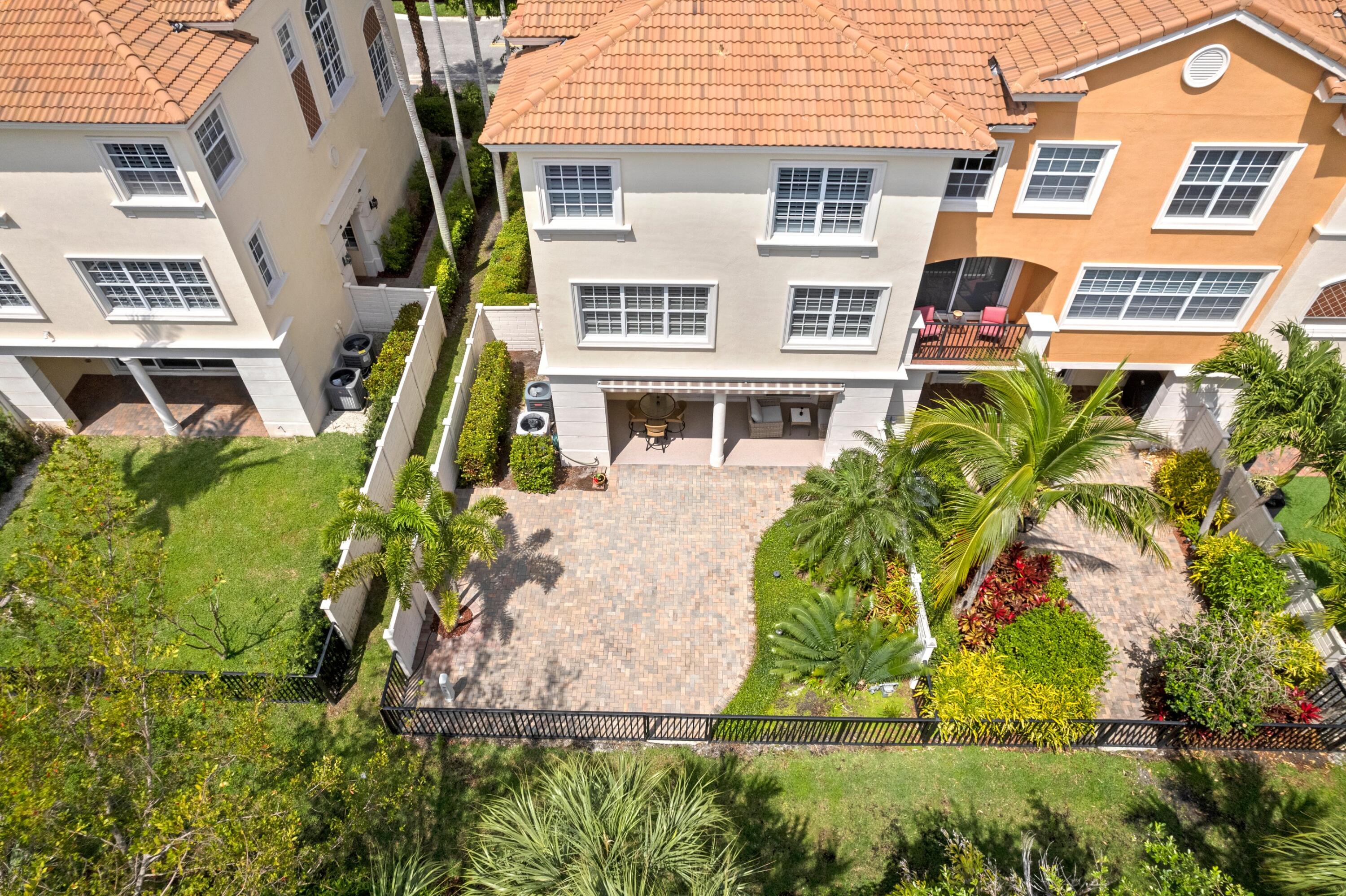 648 Northeast Francesca Lane Boca Raton, FL 33487 - Photo 34 of 40 front view of a building