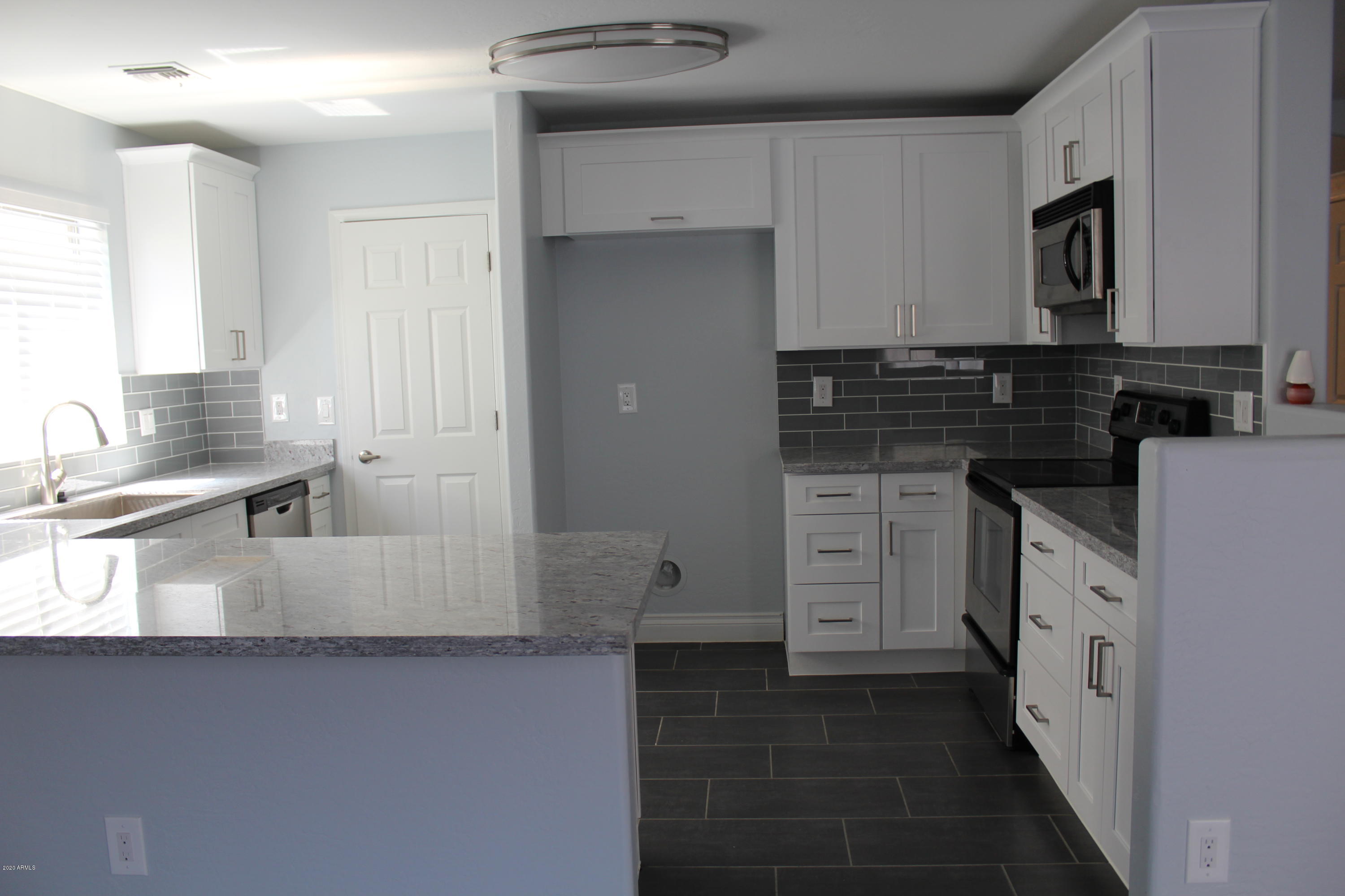 3417 West Fraktur Road Phoenix, AZ 85041 - Photo 9 of 31 E4BFD2EC-DB33-48ED-AA63-30BB17643147