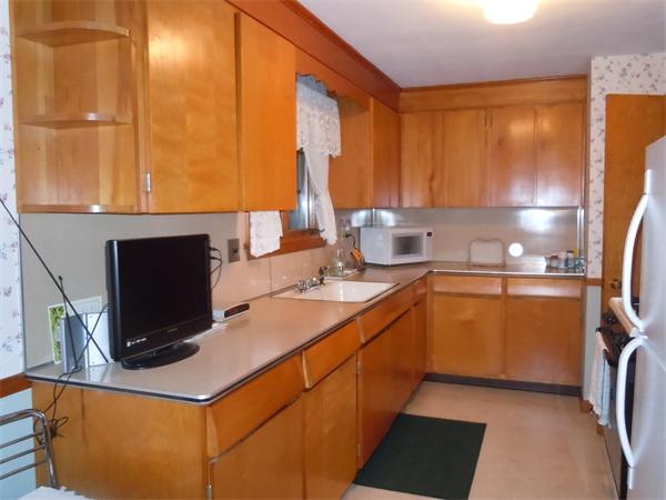 23 Strathmore Street Springfield, MA 01109 - Photo 3 of 14
