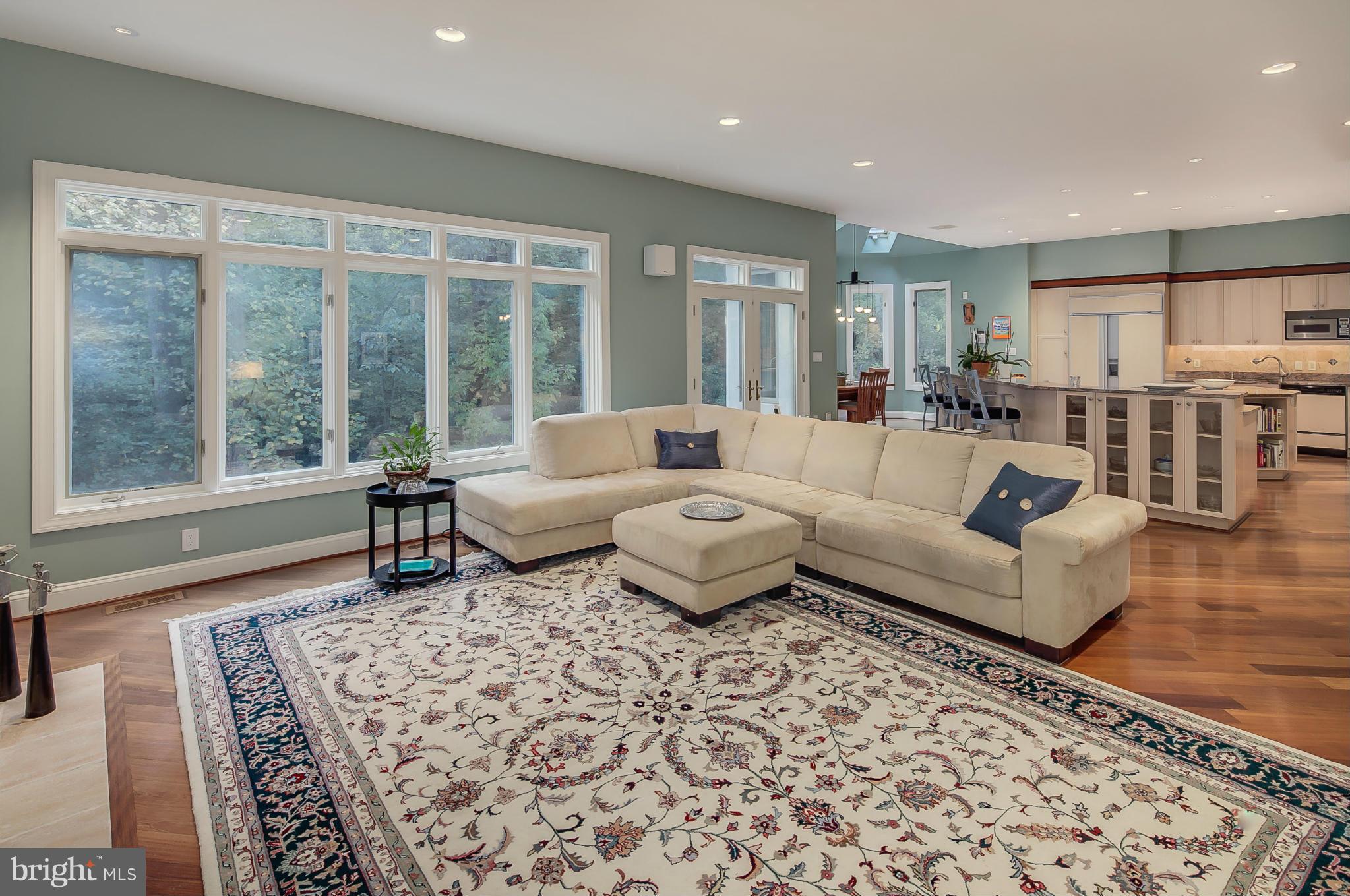8200 Kingsgate Road Potomac, MD 20854 - Photo 14 of 30 Family Room