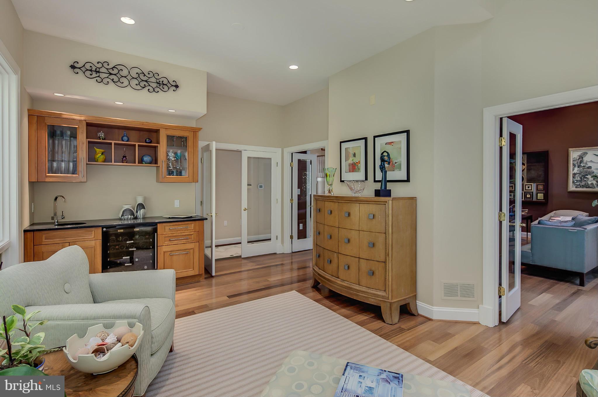 8200 Kingsgate Road Potomac, MD 20854 - Photo 7 of 30 Interior (General)