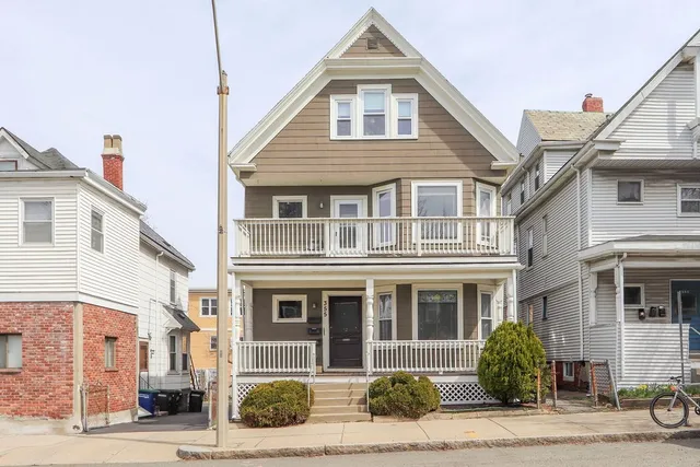 $579,000 | 355 Highland Avenue, Unit 3, Somerville, MA 02144