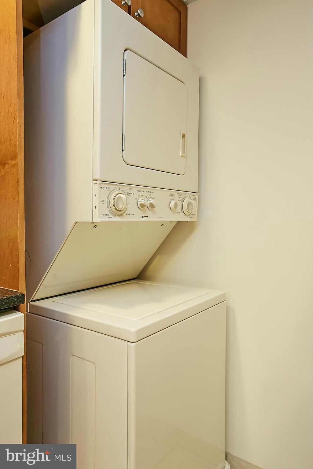5911 Edsall Road, Unit 401 Alexandria, VA 22304 - Photo 10 of 30 Washer / Dryer