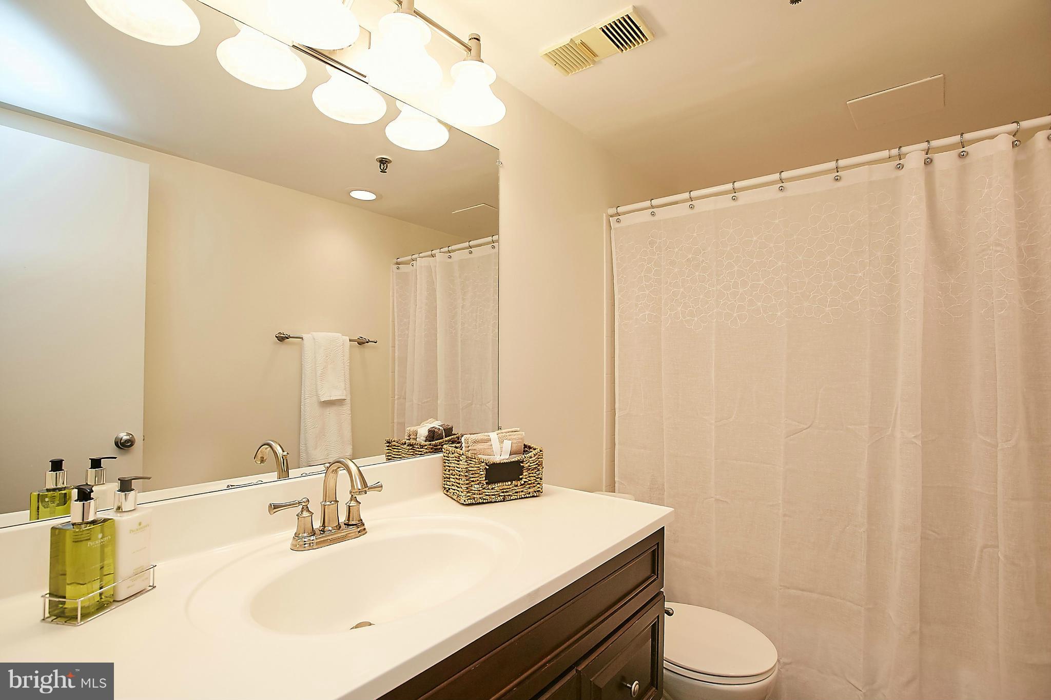 5911 Edsall Road, Unit 401 Alexandria, VA 22304 - Photo 15 of 30 Bath