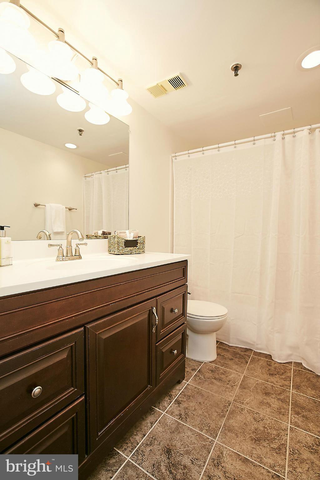 5911 Edsall Road, Unit 401 Alexandria, VA 22304 - Photo 16 of 30 Bath