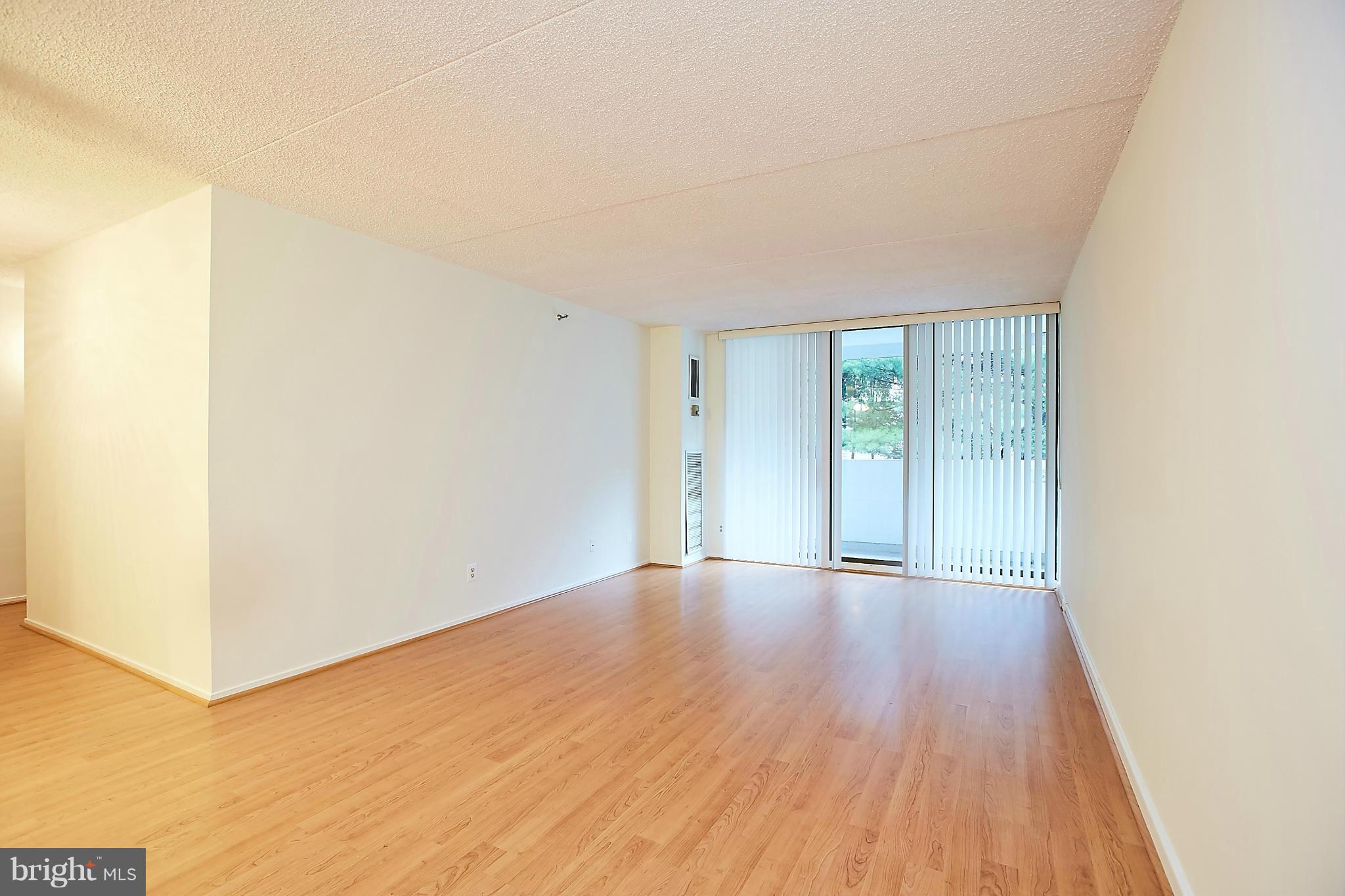 5911 Edsall Road, Unit 401 Alexandria, VA 22304 - Photo 2 of 30 Living Room