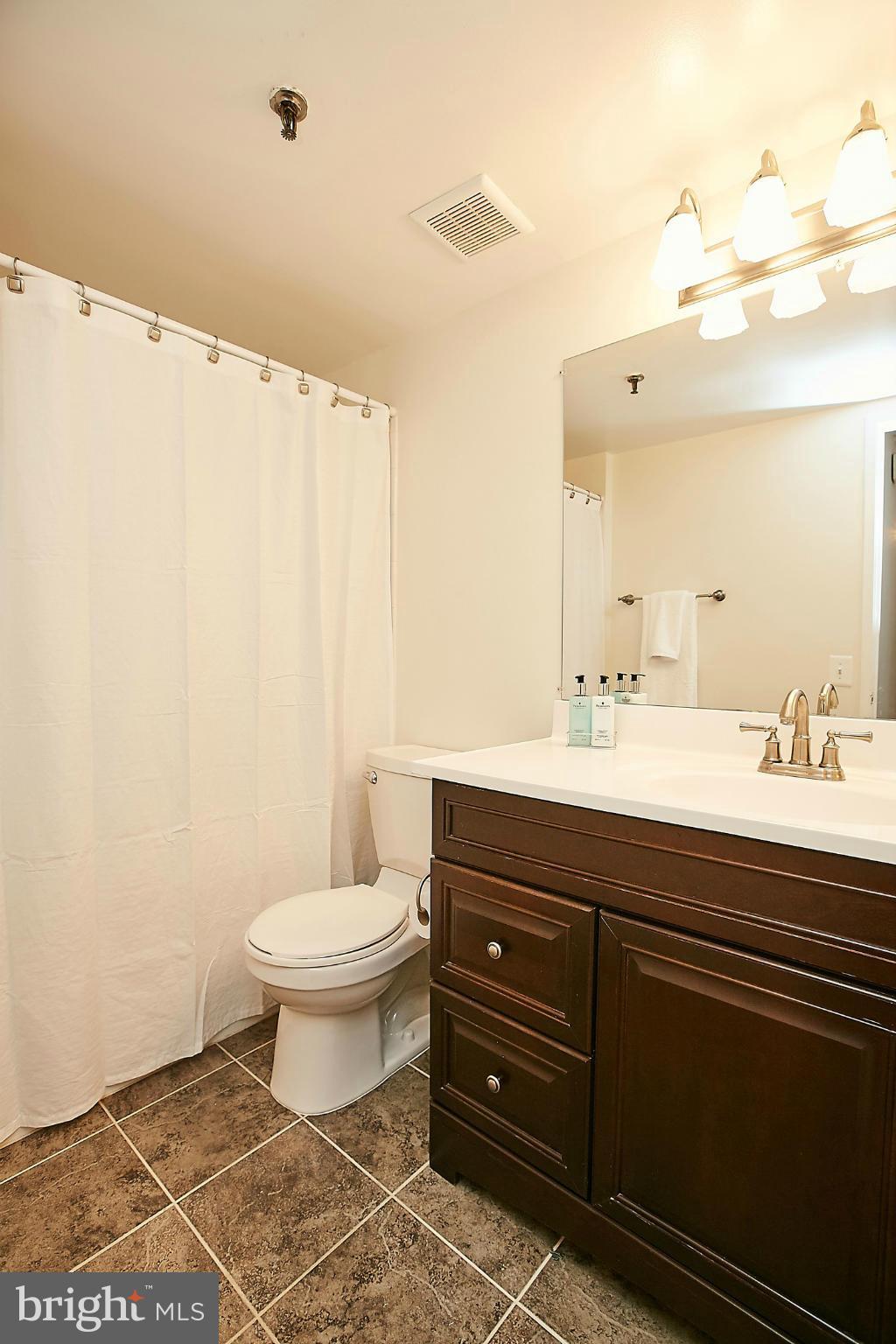 5911 Edsall Road, Unit 401 Alexandria, VA 22304 - Photo 22 of 30 Bath