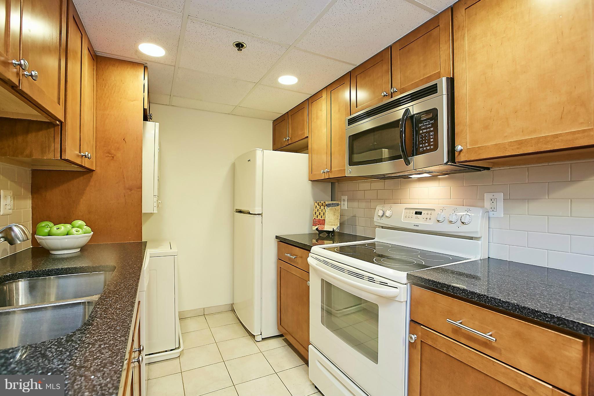 5911 Edsall Road, Unit 401 Alexandria, VA 22304 - Photo 7 of 30 Kitchen
