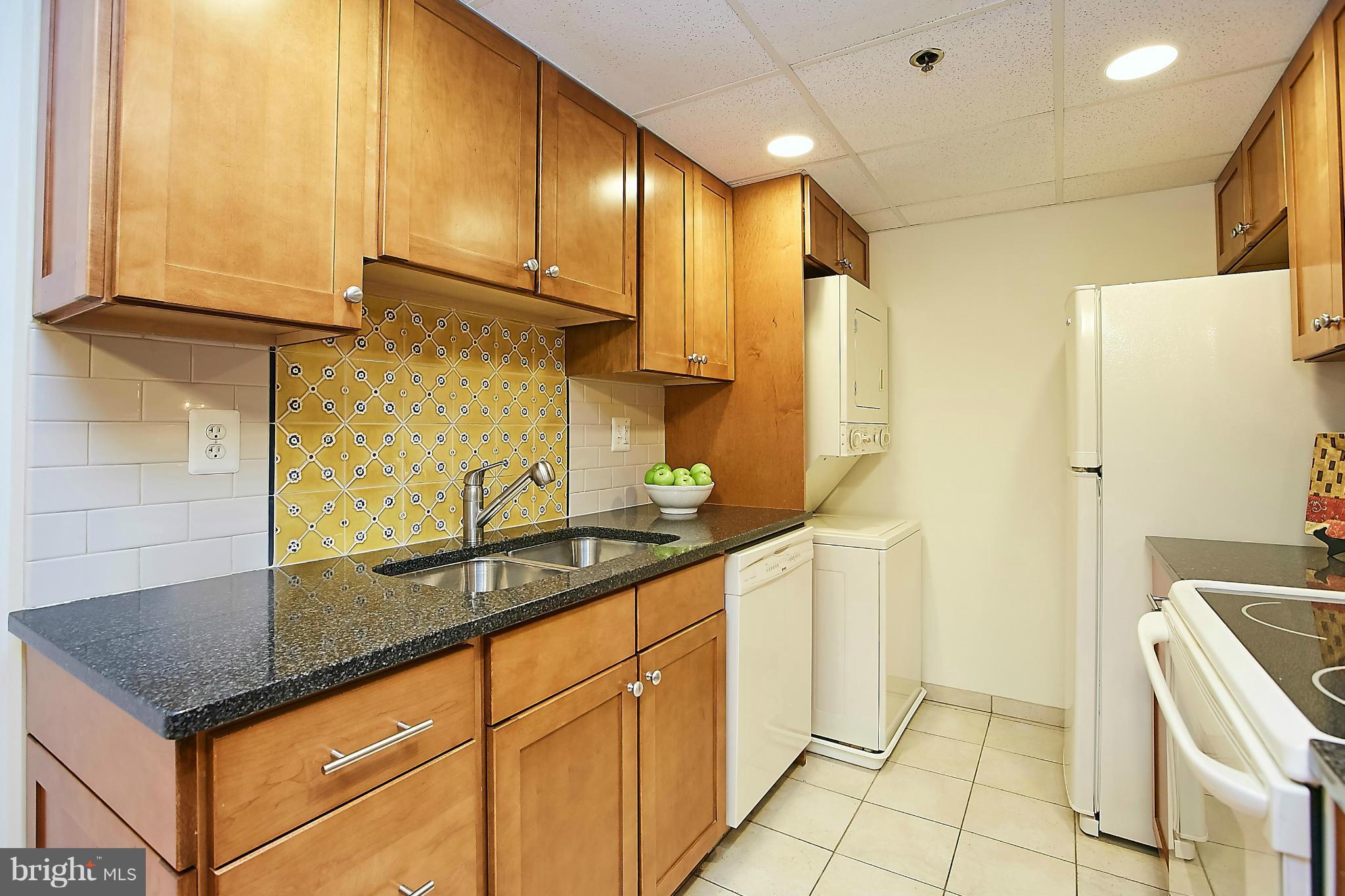 5911 Edsall Road, Unit 401 Alexandria, VA 22304 - Photo 8 of 30 Kitchen