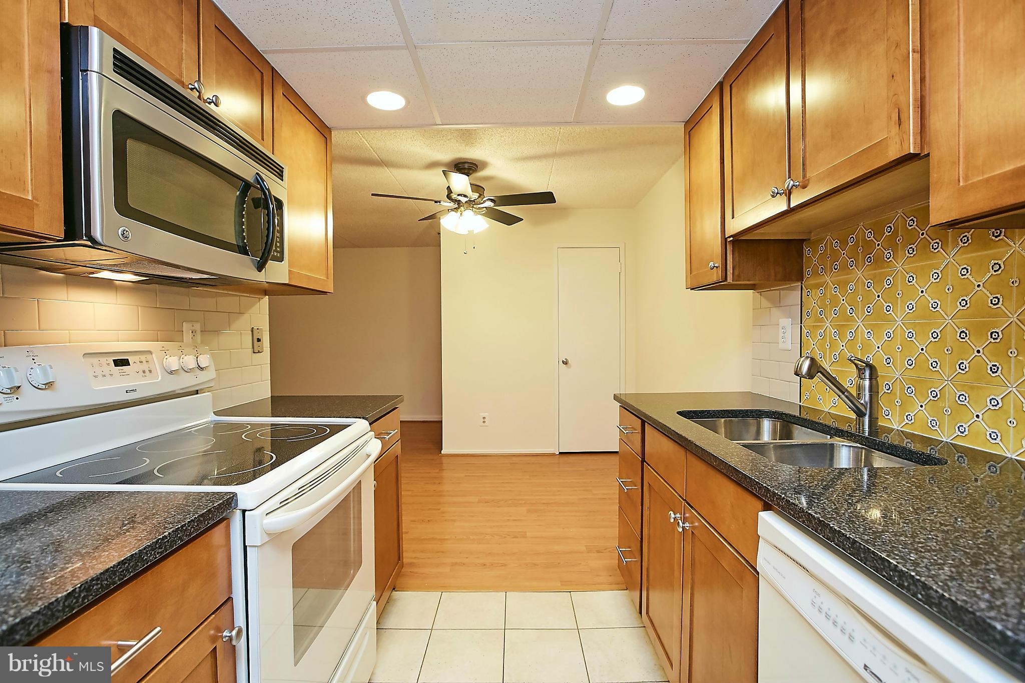 5911 Edsall Road, Unit 401 Alexandria, VA 22304 - Photo 9 of 30 Kitchen