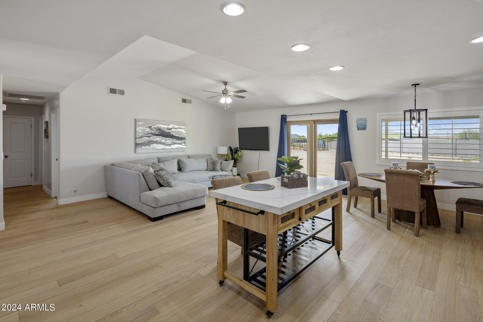 1505 East Cloud Road Phoenix, AZ 85086 - Photo 3 of 34 D46A3245