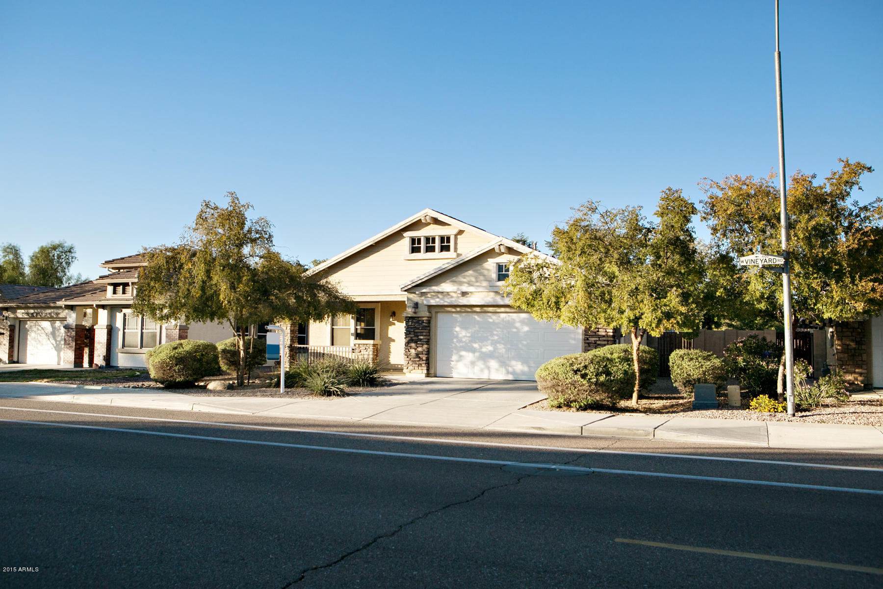 4126 West Vineyard Road Phoenix, AZ 85041 - Photo 2 of 29 6G9B0140