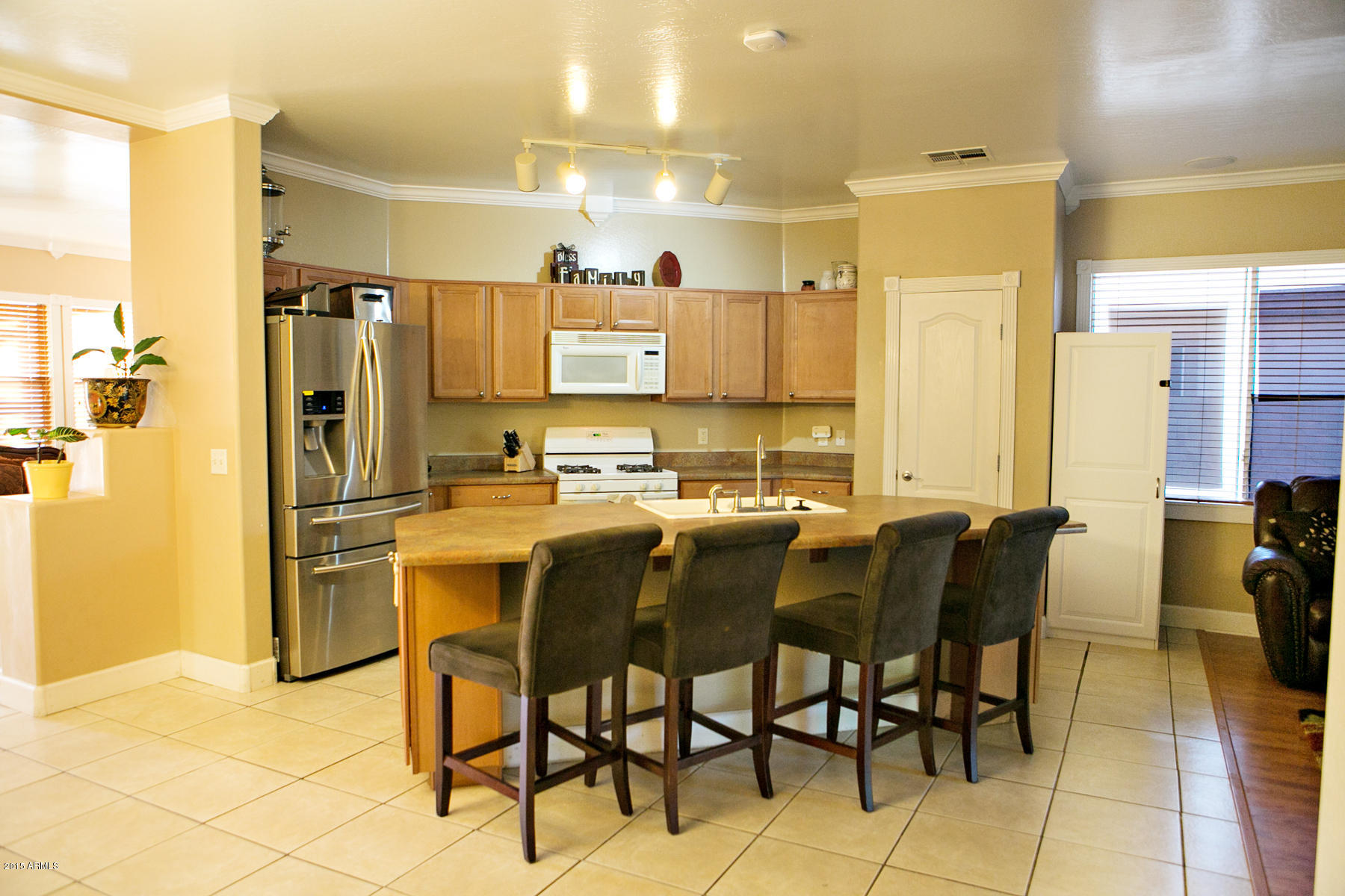 4126 West Vineyard Road Phoenix, AZ 85041 - Photo 9 of 29 6G9B0165