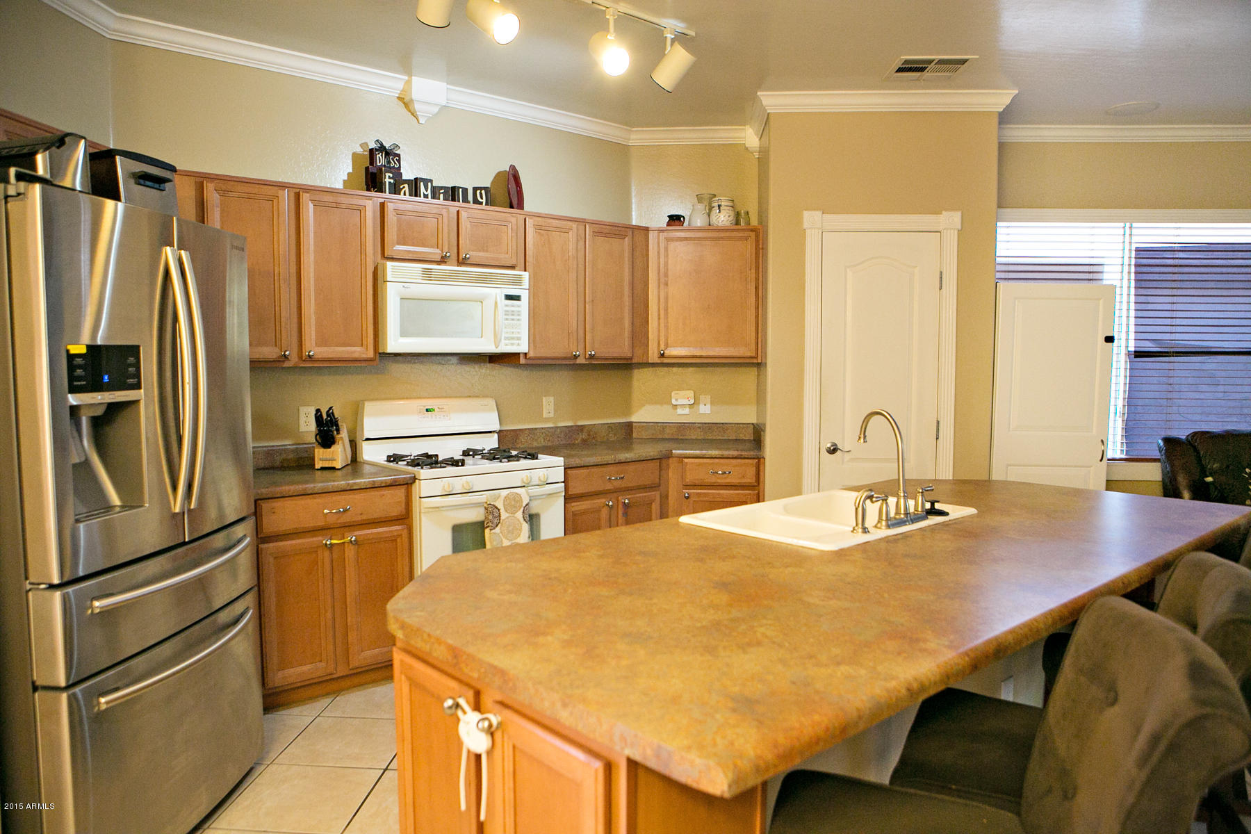 4126 West Vineyard Road Phoenix, AZ 85041 - Photo 10 of 29 6G9B0169
