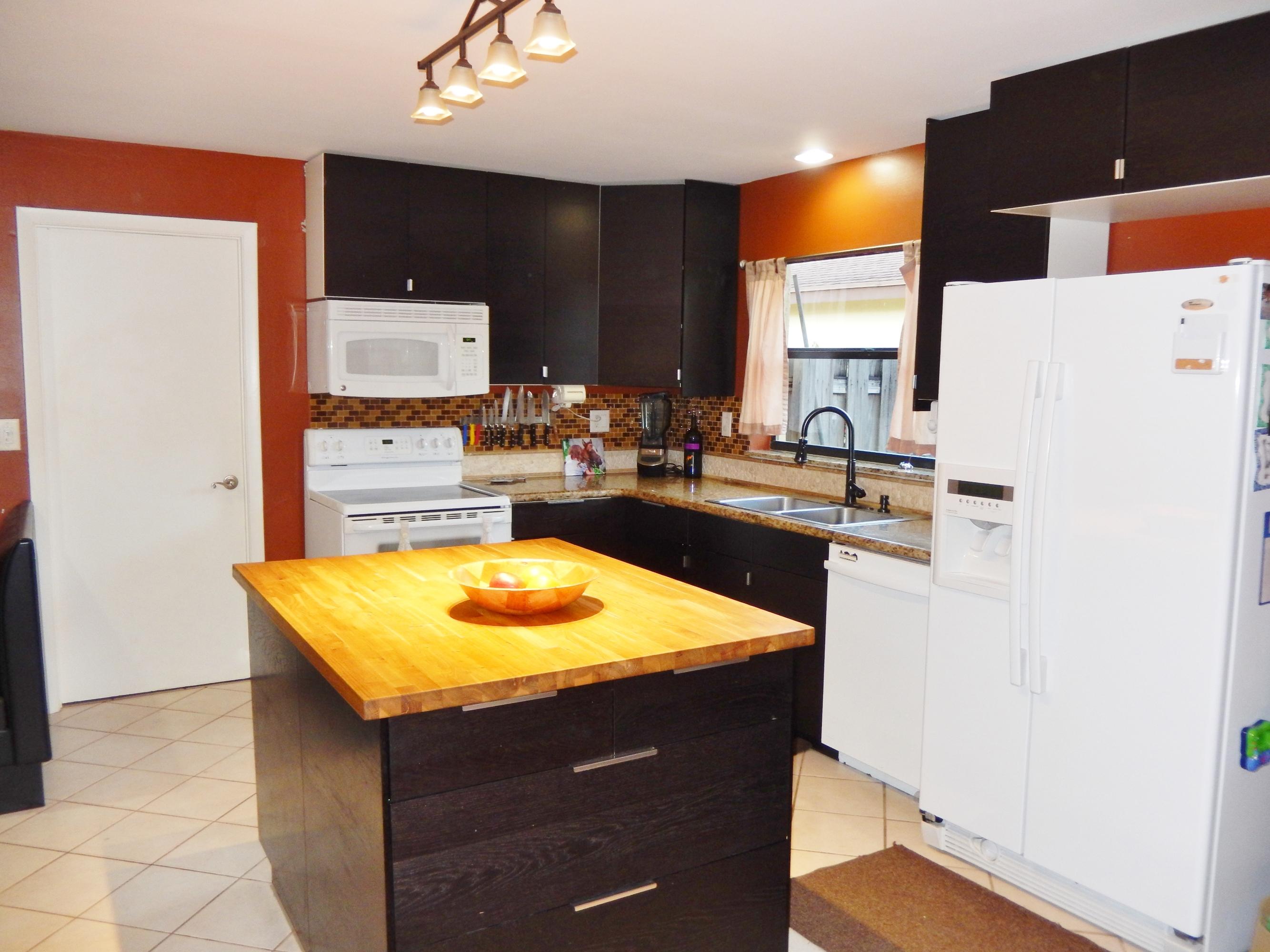 11370 Chipmunk Drive Boca Raton, FL 33428 - Photo 4 of 20 Kitchen