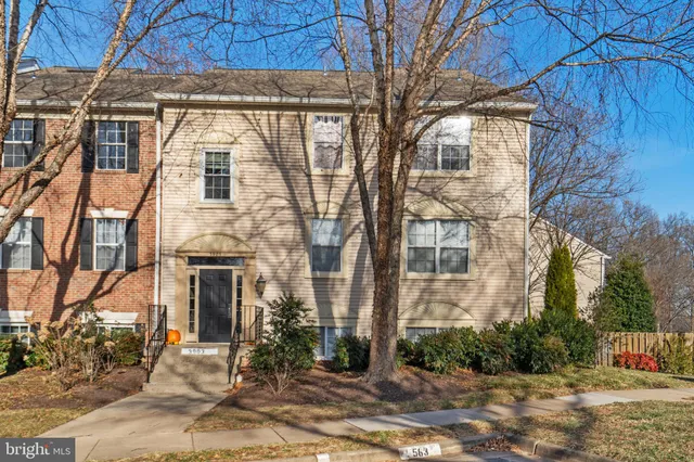 $450,000 | 3903 Golf Tee Court, Unit 301, Fairfax, VA 22033