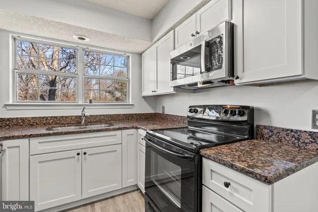 $450,000 | 3903 Golf Tee Court, Unit 301, Fairfax, VA 22033