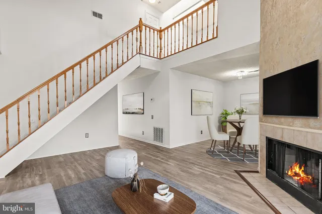 $450,000 | 3903 Golf Tee Court, Unit 301, Fairfax, VA 22033