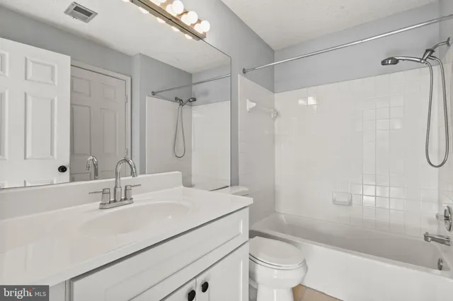 $450,000 | 3903 Golf Tee Court, Unit 301, Fairfax, VA 22033