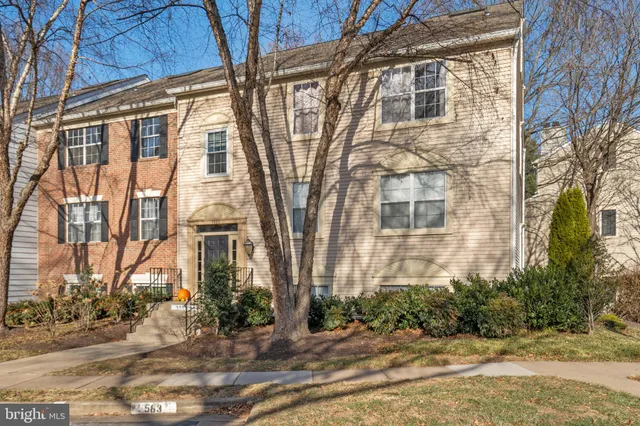 $450,000 | 3903 Golf Tee Court, Unit 301, Fairfax, VA 22033