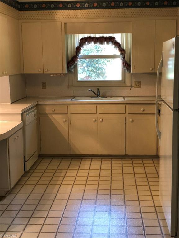 4602 Harvey Road Jamestown, NC 27282 - Photo 5 of 24 Gallery Image 5