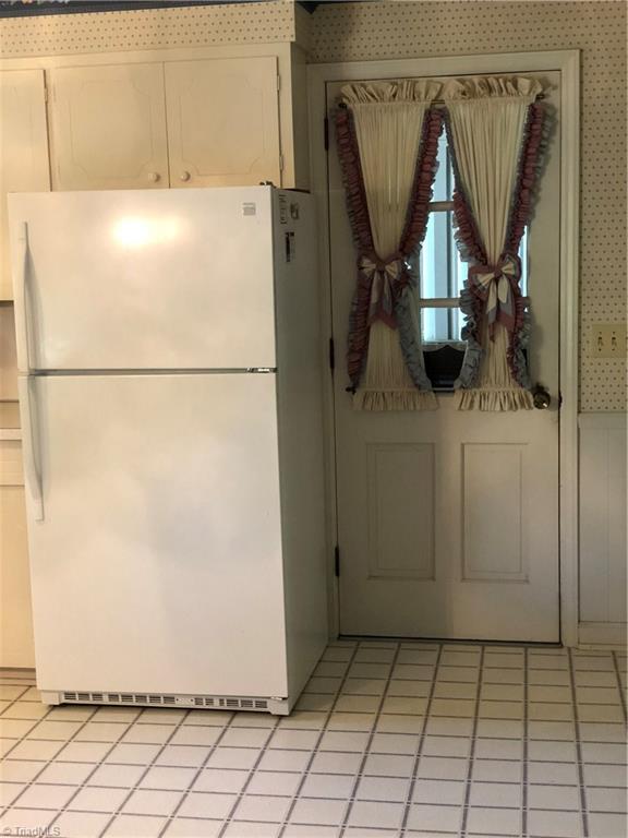 4602 Harvey Road Jamestown, NC 27282 - Photo 9 of 24 Gallery Image 9